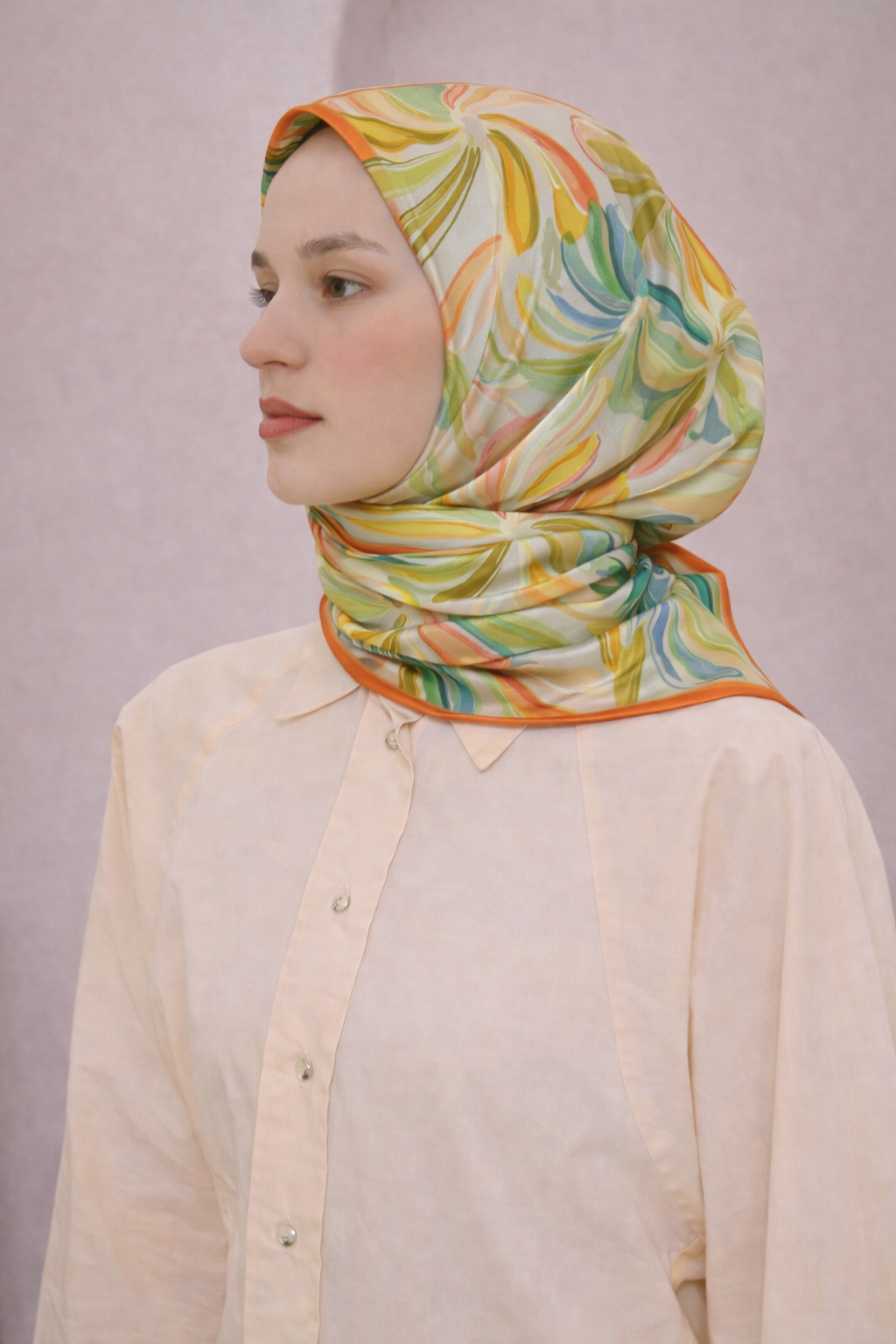 BELLİ ÇİÇEK DESEN İPEK EŞARP