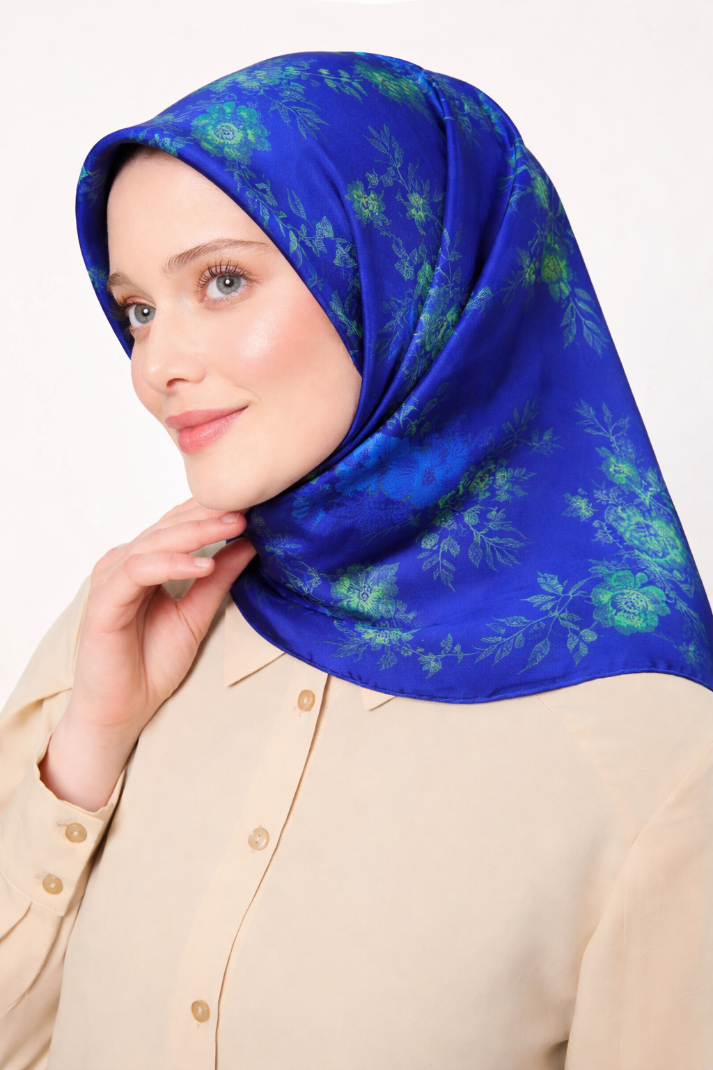 LEVİDOR SOYUT GÜL DESEN İPEK EŞARP