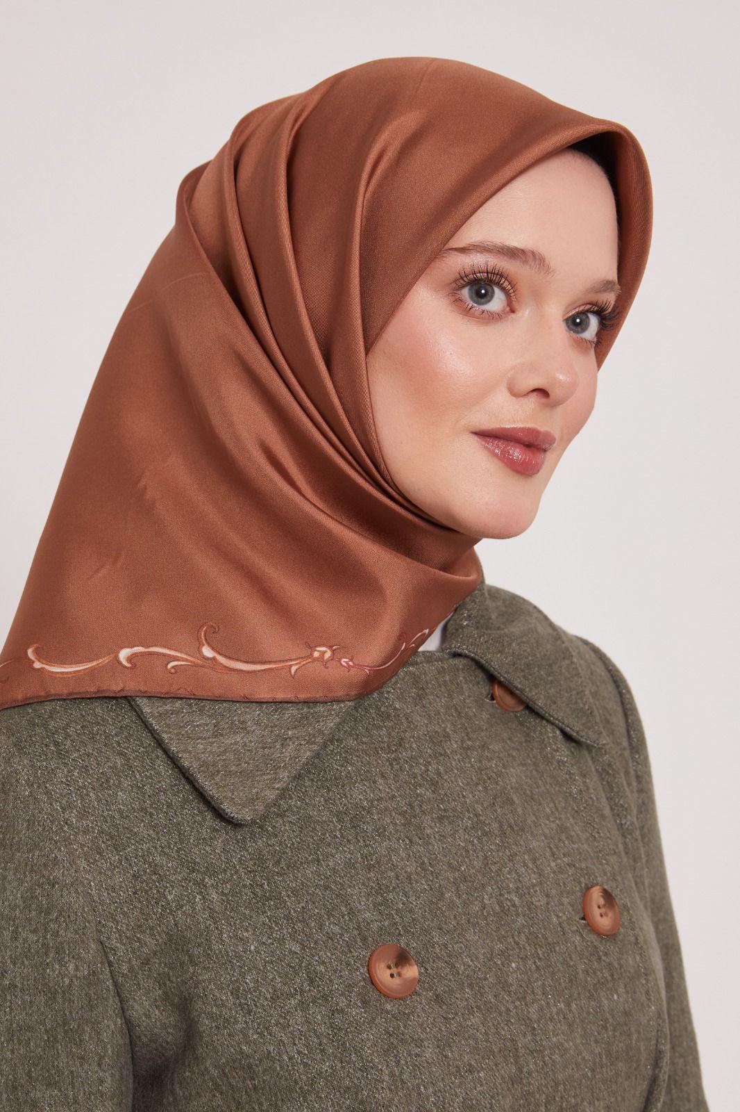 LEVİDOR KENAR DESENLİ DÜZ İPEK EŞARP