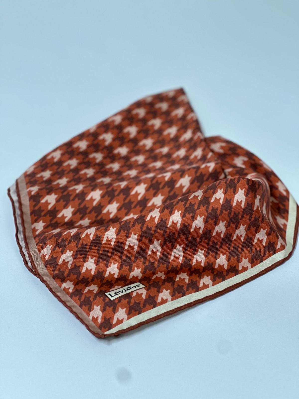 LEVİDOR KAZ AYAĞI DESEN İPEK EŞARP