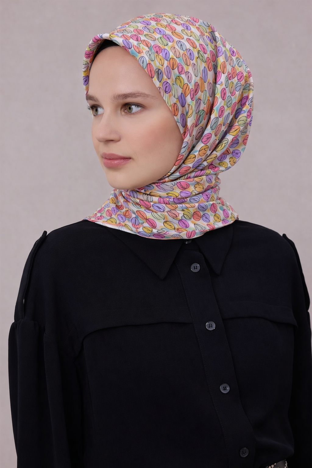 BELLİ ÇİÇEK DESEN İPEK EŞARP