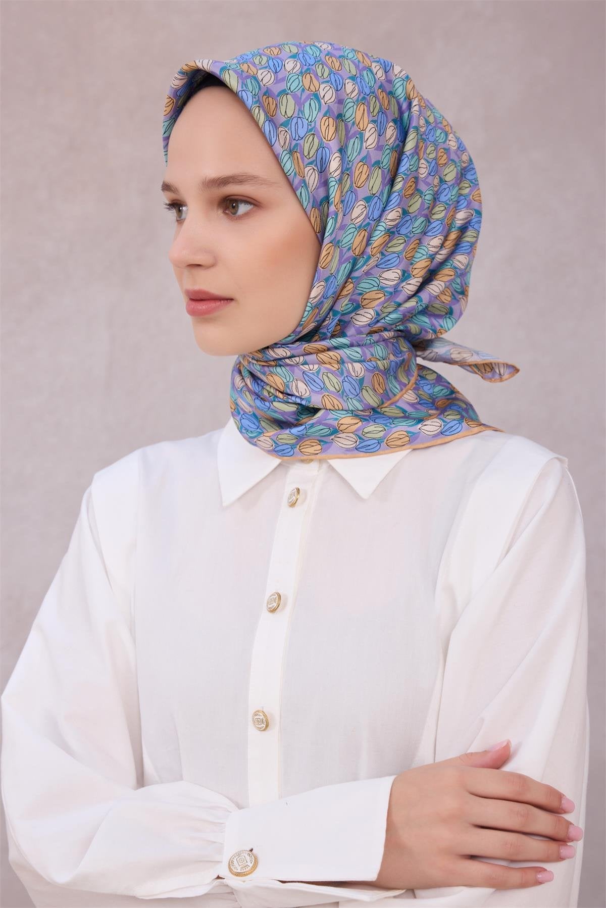 BELLİ ÇİÇEK DESEN İPEK EŞARP