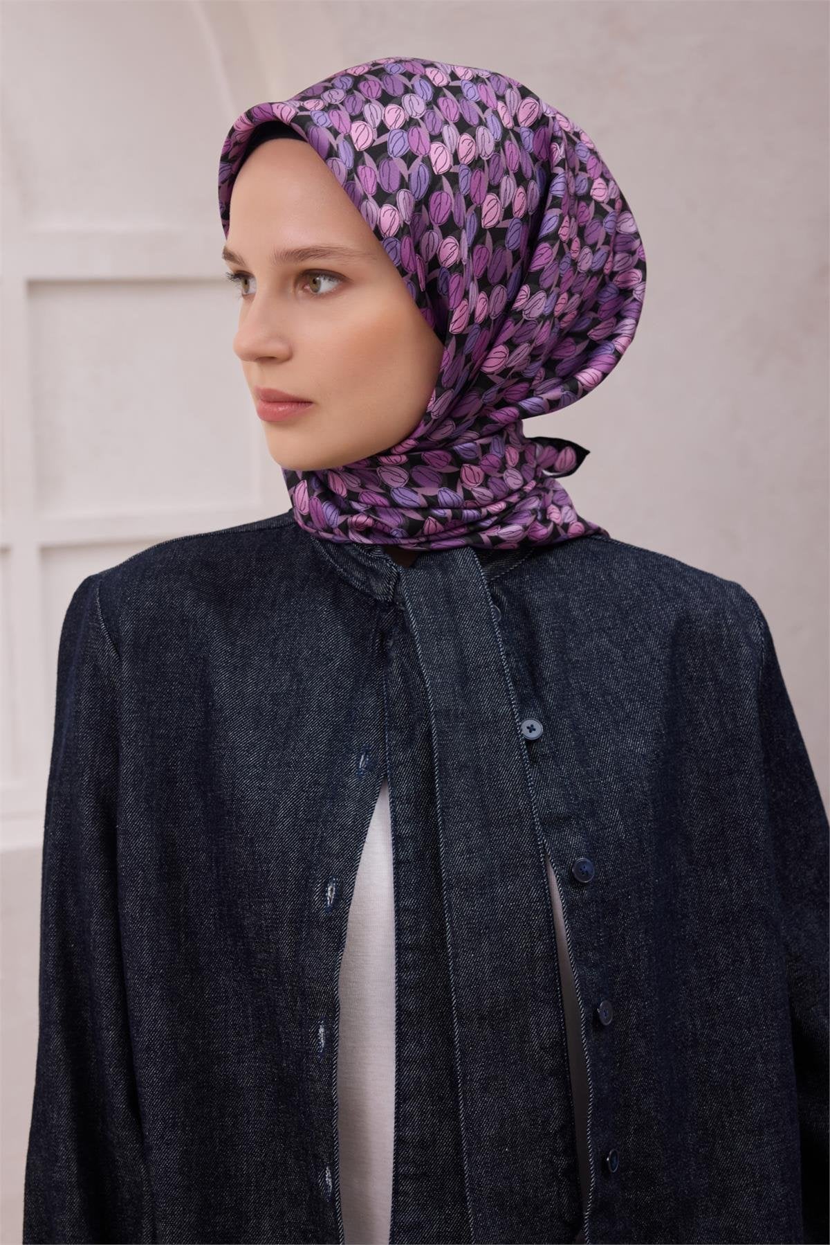 BELLİ ÇİÇEK DESEN İPEK EŞARP