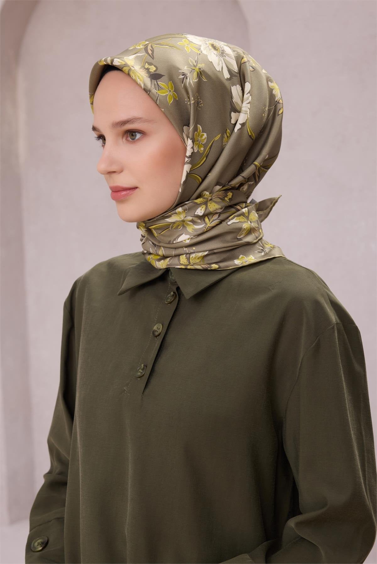 BELLİ ÇİÇEK DESEN İPEK EŞARP