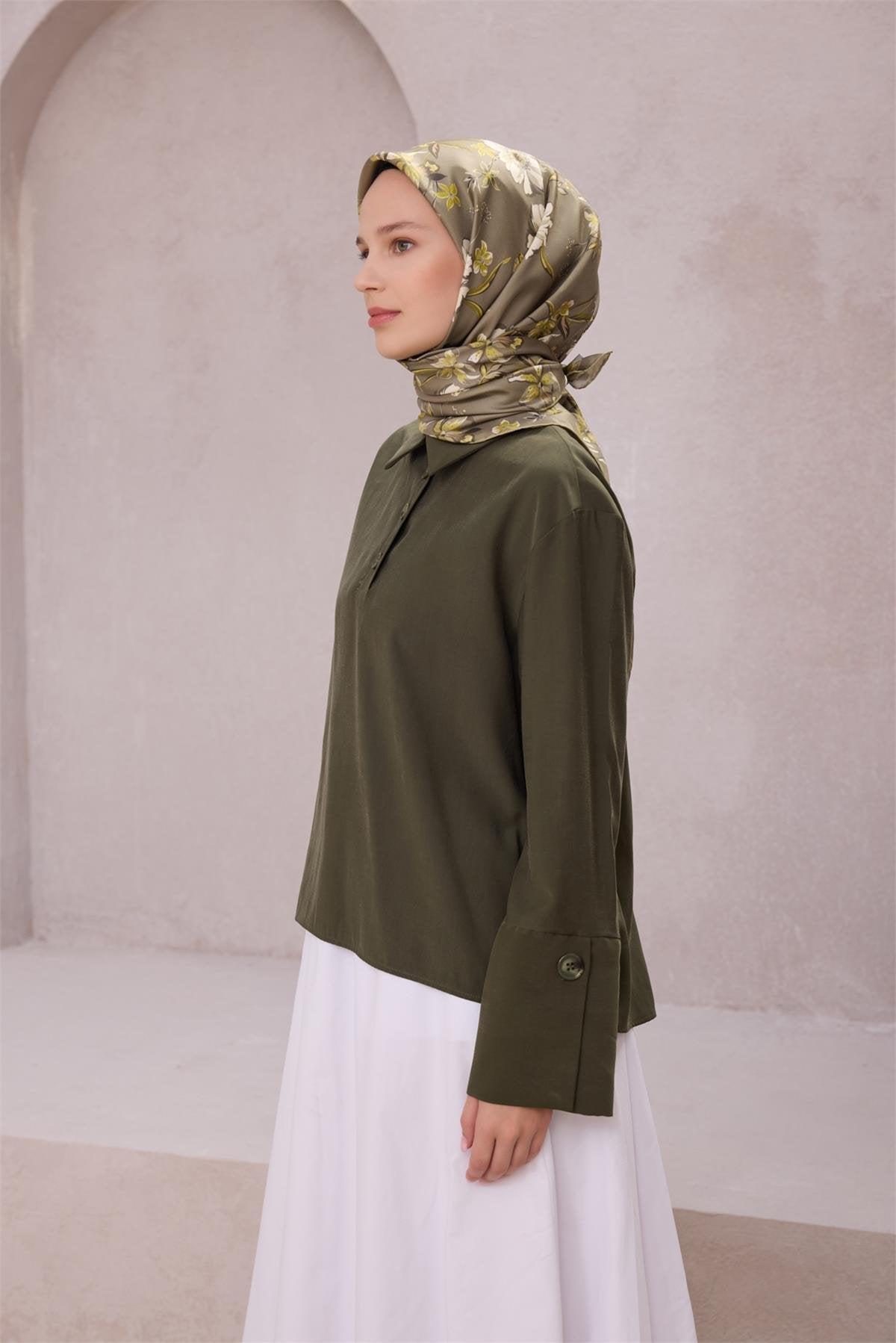 BELLİ ÇİÇEK DESEN İPEK EŞARP