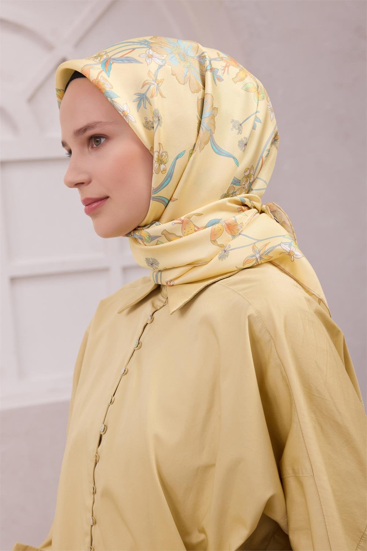 BELLİ ÇİÇEK DESEN İPEK EŞARP