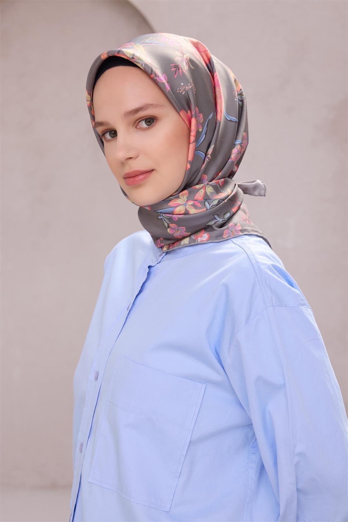 BELLİ ÇİÇEK DESEN İPEK EŞARP