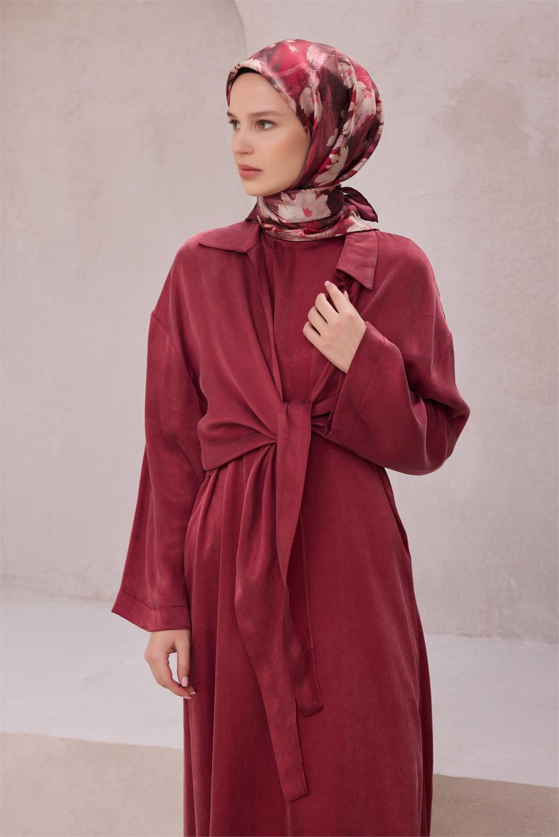 BELLİ ÇİÇEK DESEN İPEK EŞARP