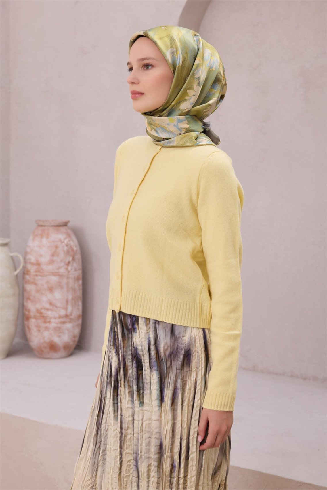 BELLİ ÇİÇEK DESEN İPEK EŞARP