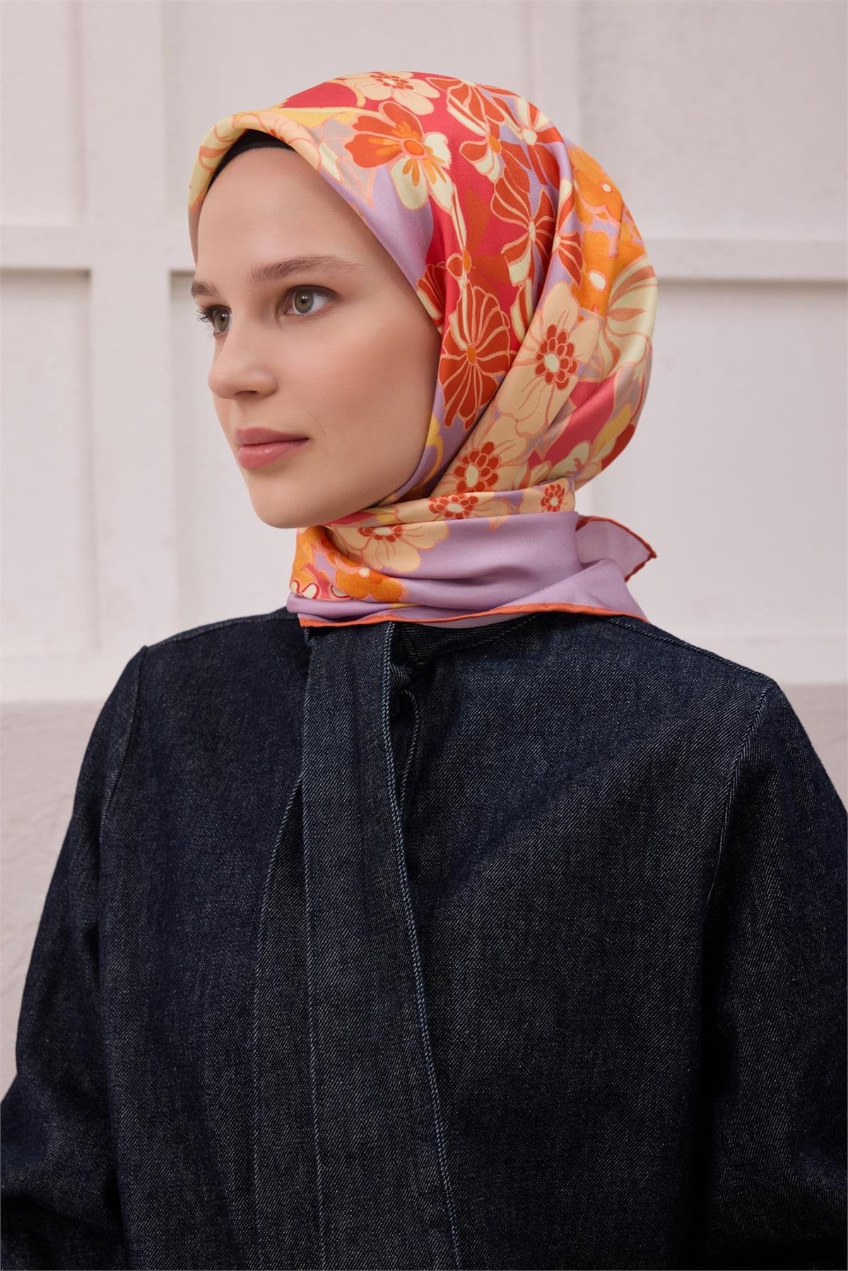 BELLİ ÇİÇEK DESEN İPEK EŞARP