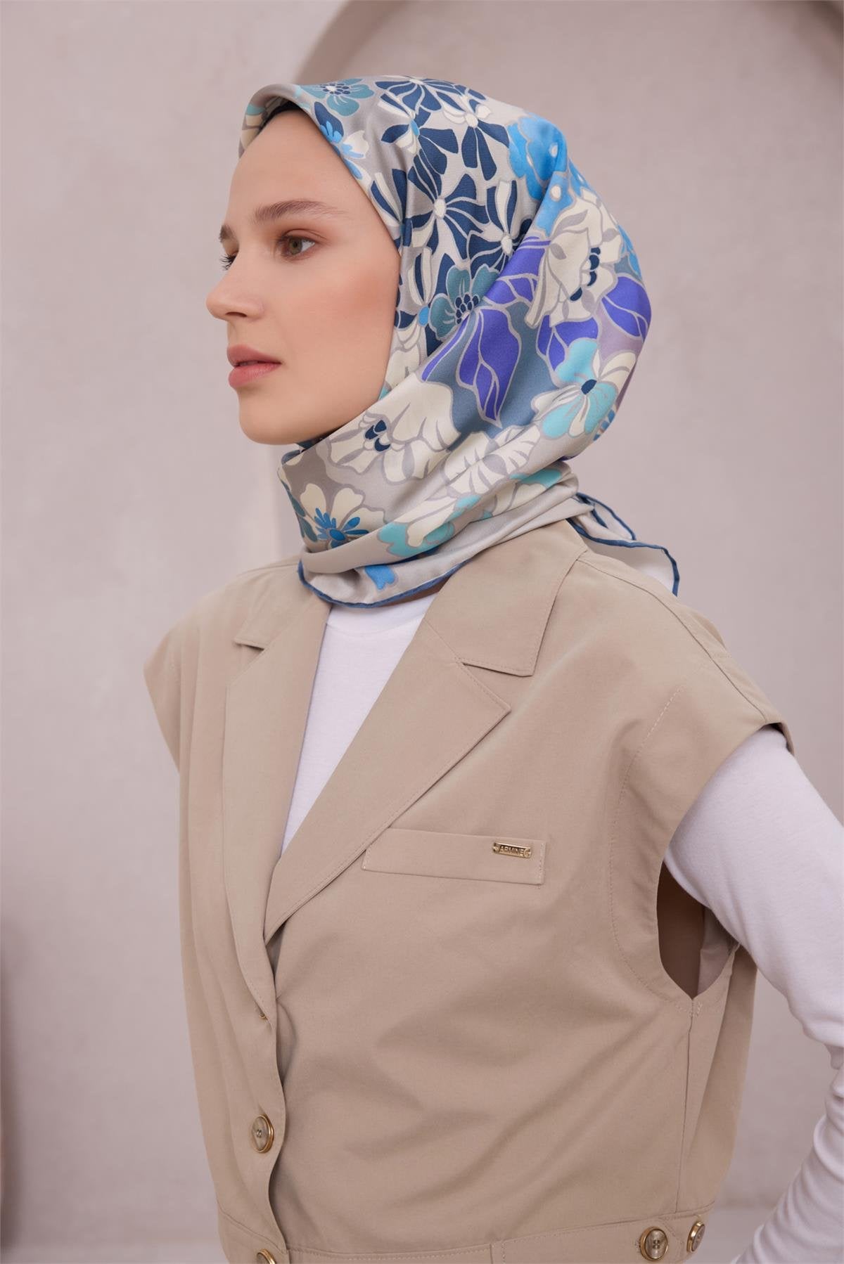 BELLİ ÇİÇEK DESEN İPEK EŞARP