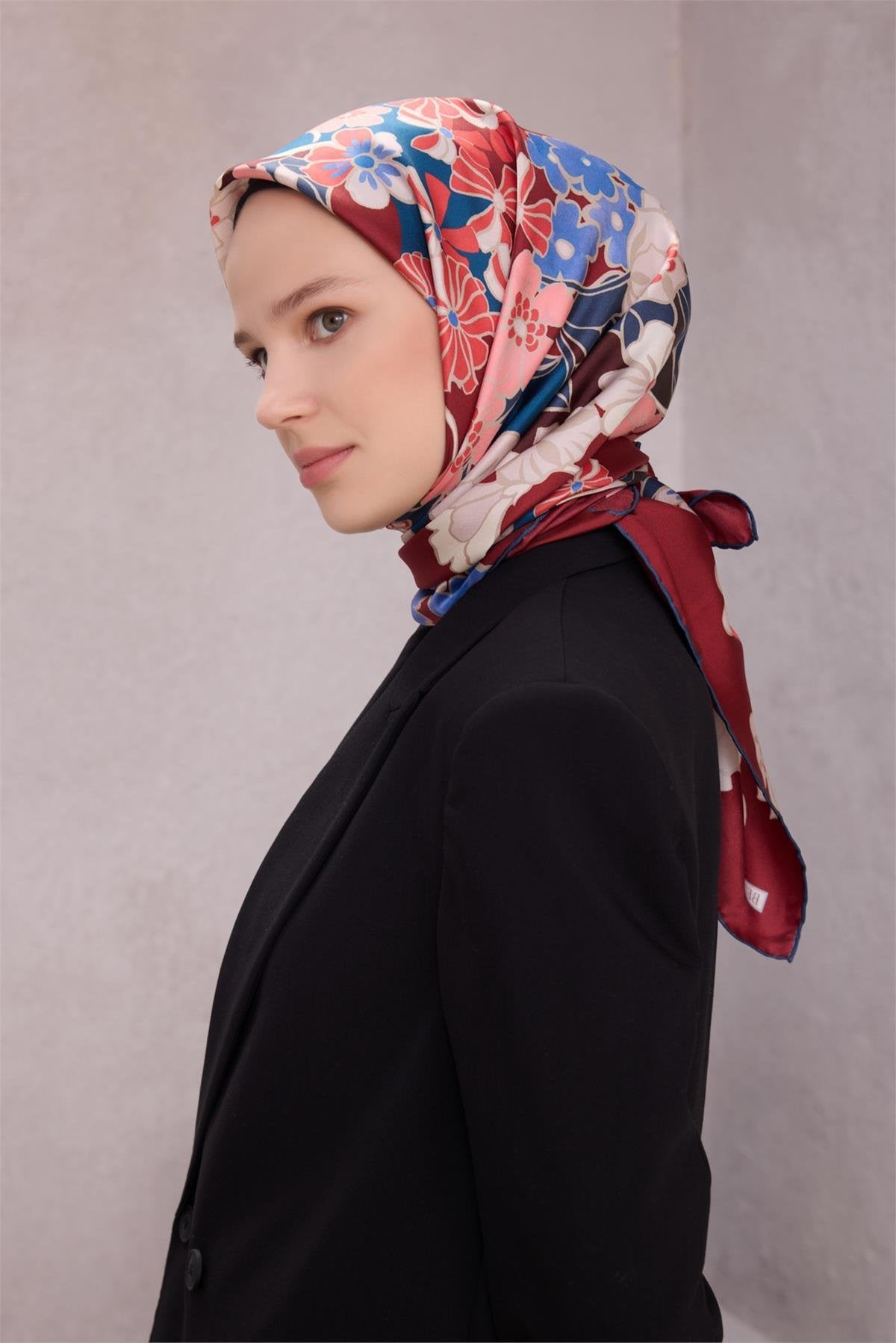 BELLİ ÇİÇEK DESEN İPEK EŞARP