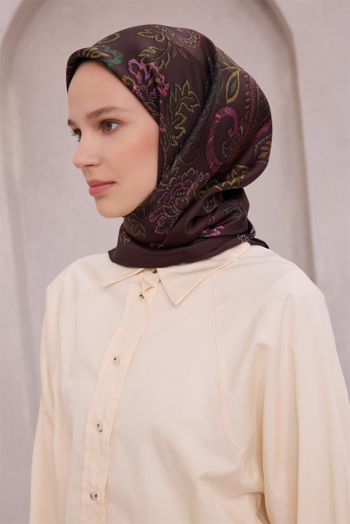 BELLİ ÇİÇEK DESEN İPEK EŞARP