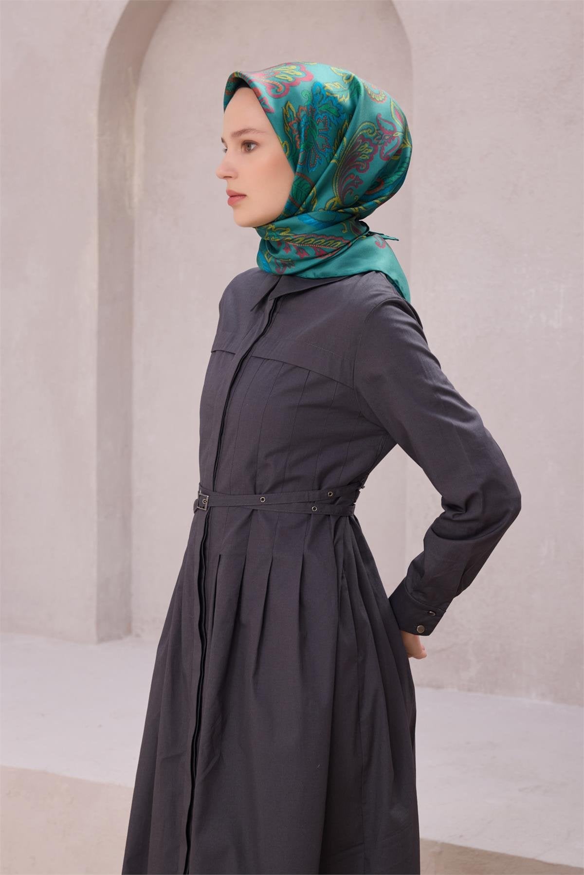 BELLİ ÇİÇEK DESEN İPEK EŞARP