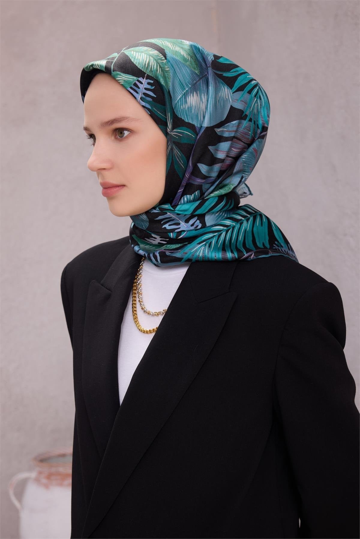 BELLİ ÇİÇEK DESEN İPEK EŞARP