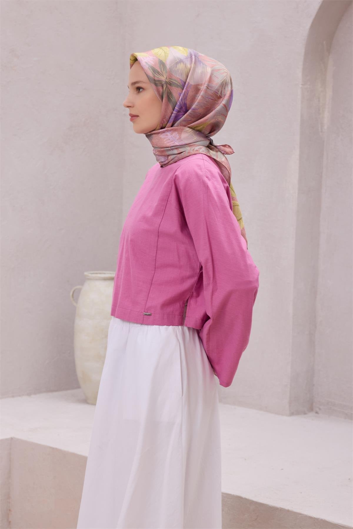 BELLİ ÇİÇEK DESEN İPEK EŞARP