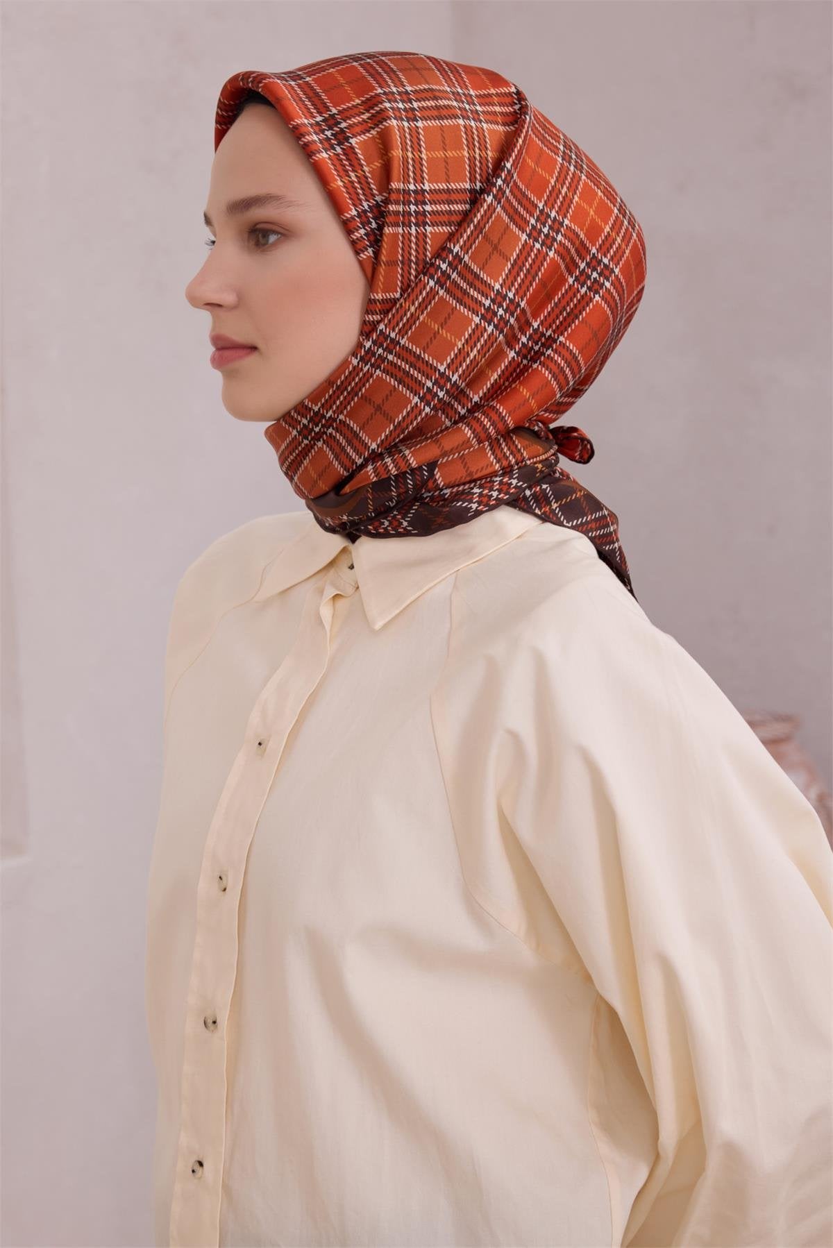 BELLİ EKOSE DESEN İPEK EŞARP