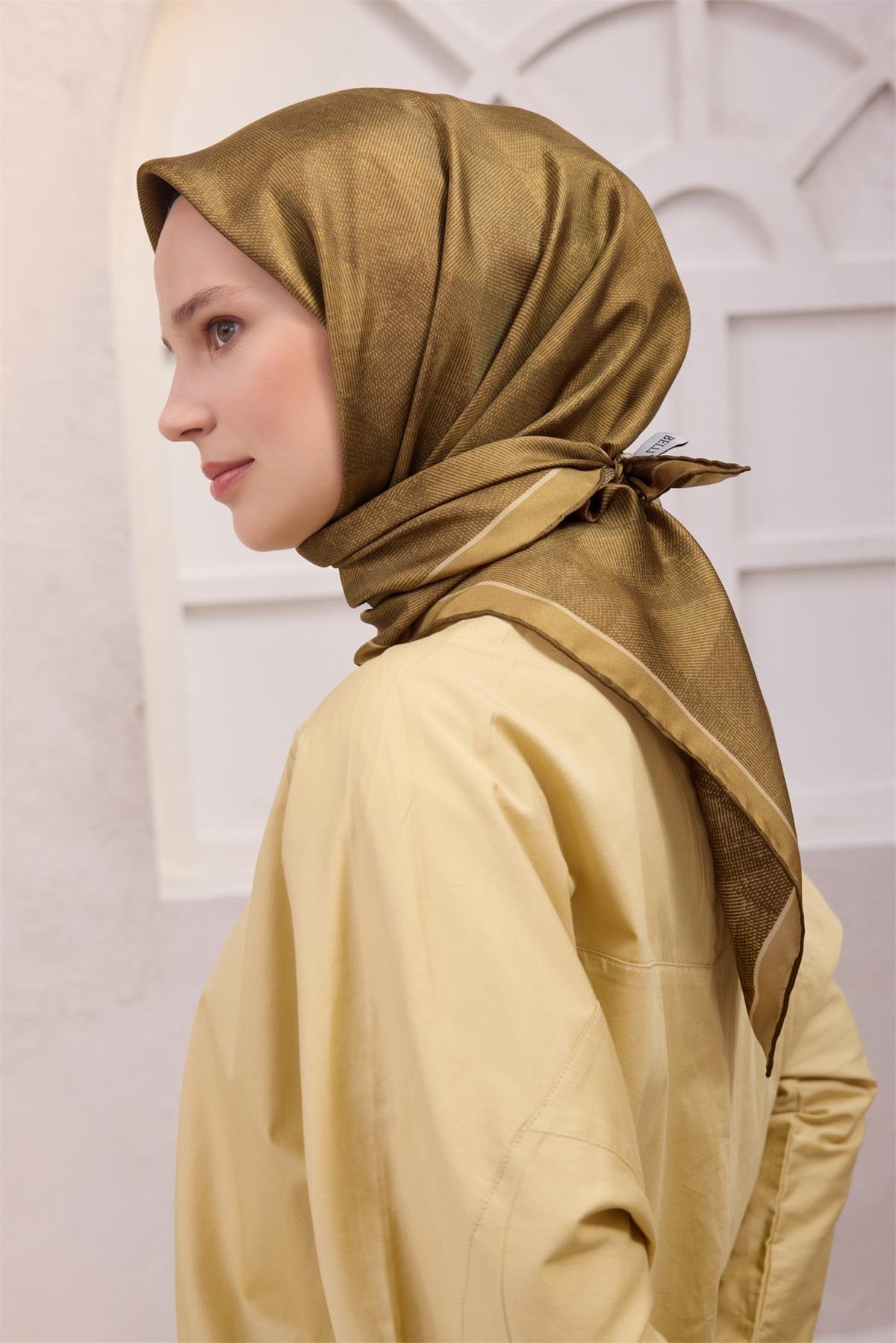 BELLİ GEOMETRİK DESEN İPEK EŞARP