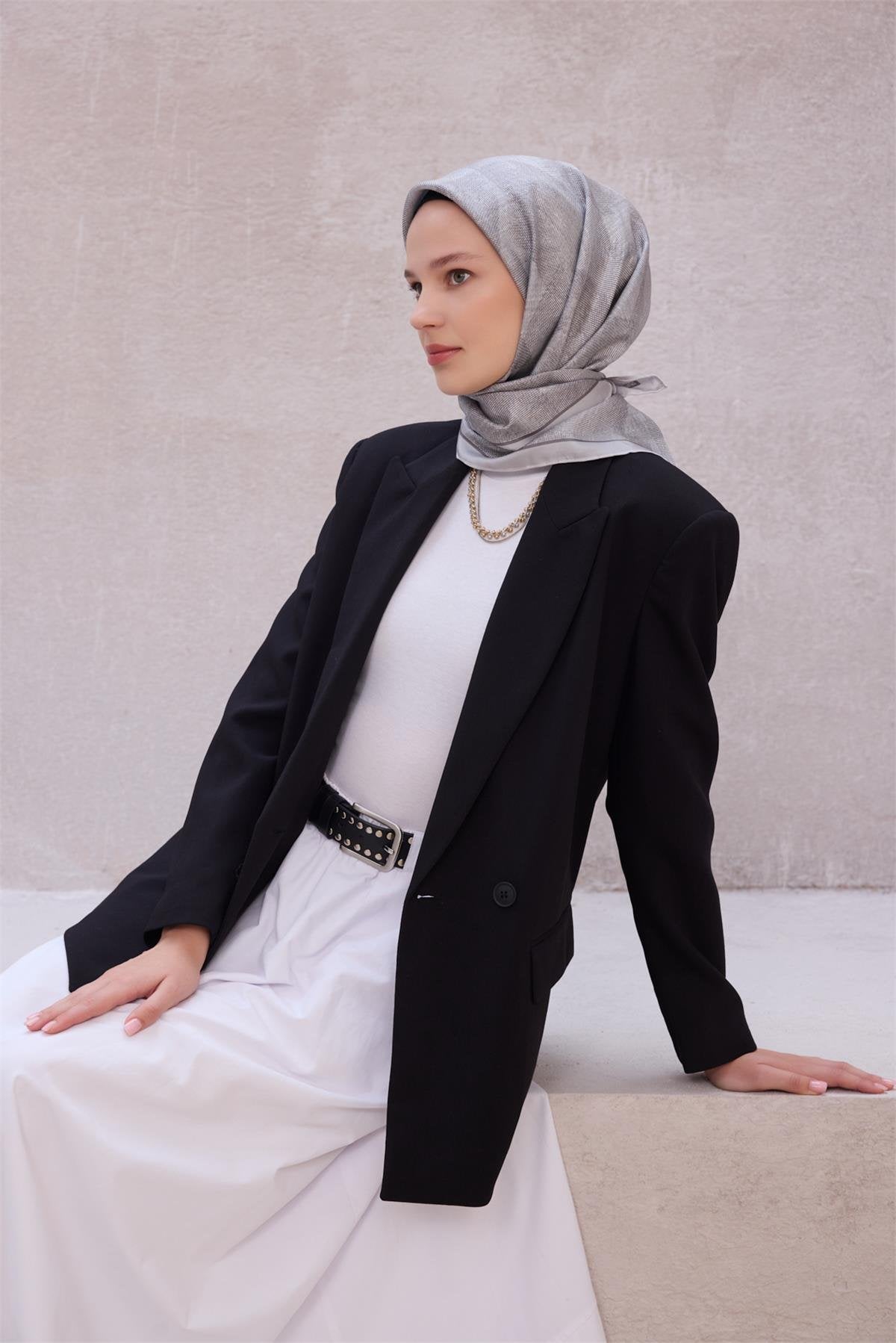 BELLİ GEOMETRİK DESEN İPEK EŞARP