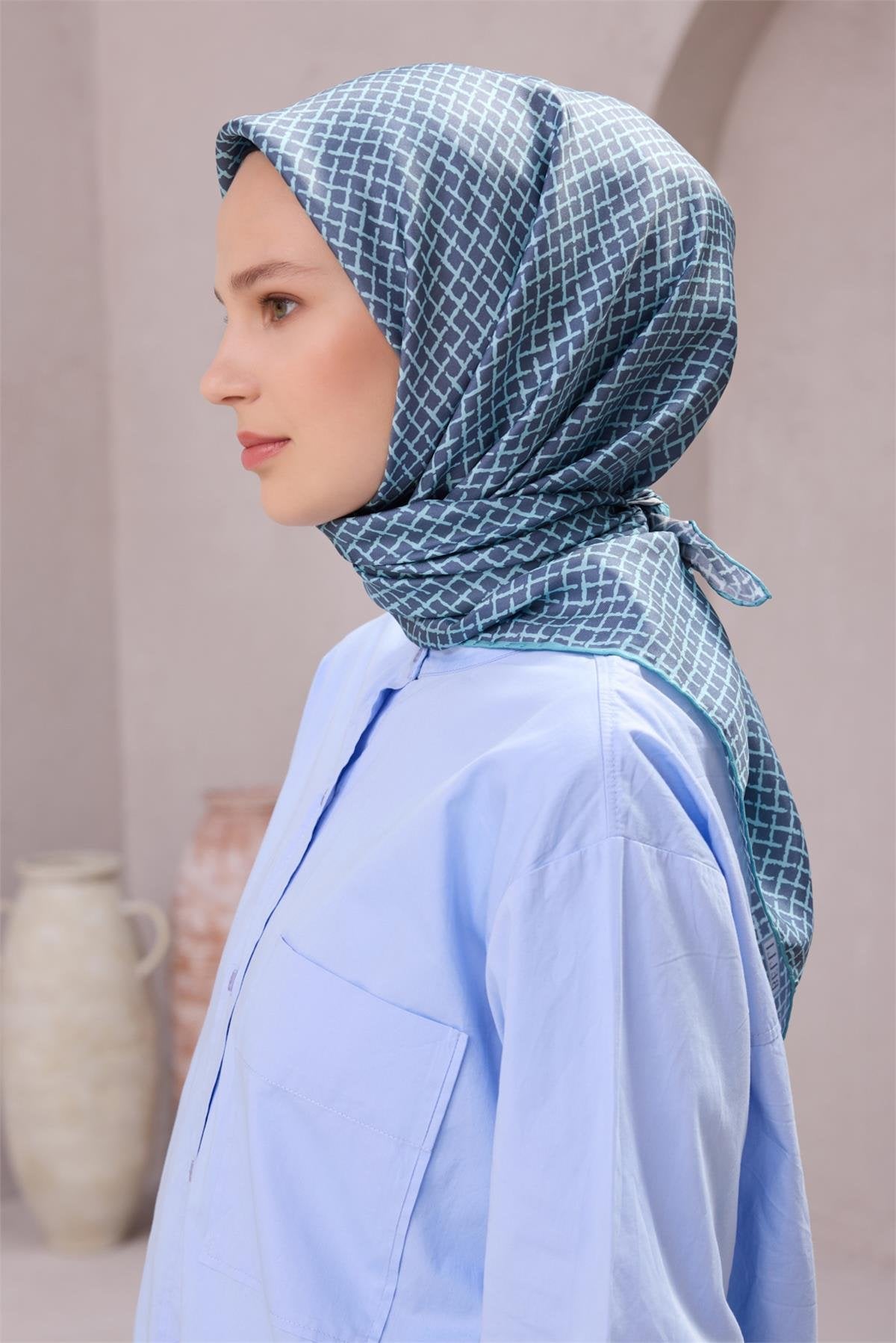 BELLİ GEOMETRİK DESEN İPEK EŞARP