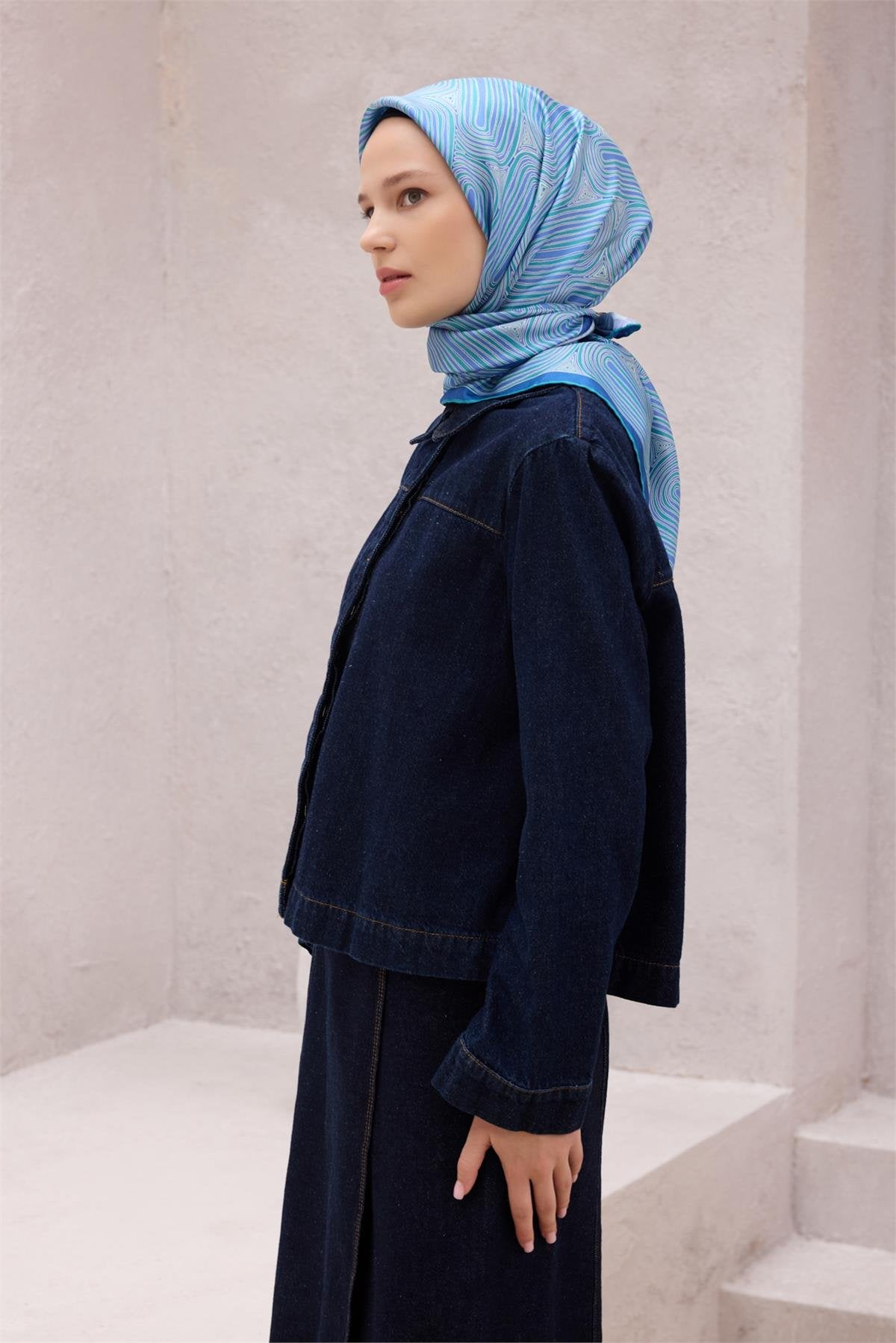 BELLİ GEOMETRİK DESEN İPEK EŞARP