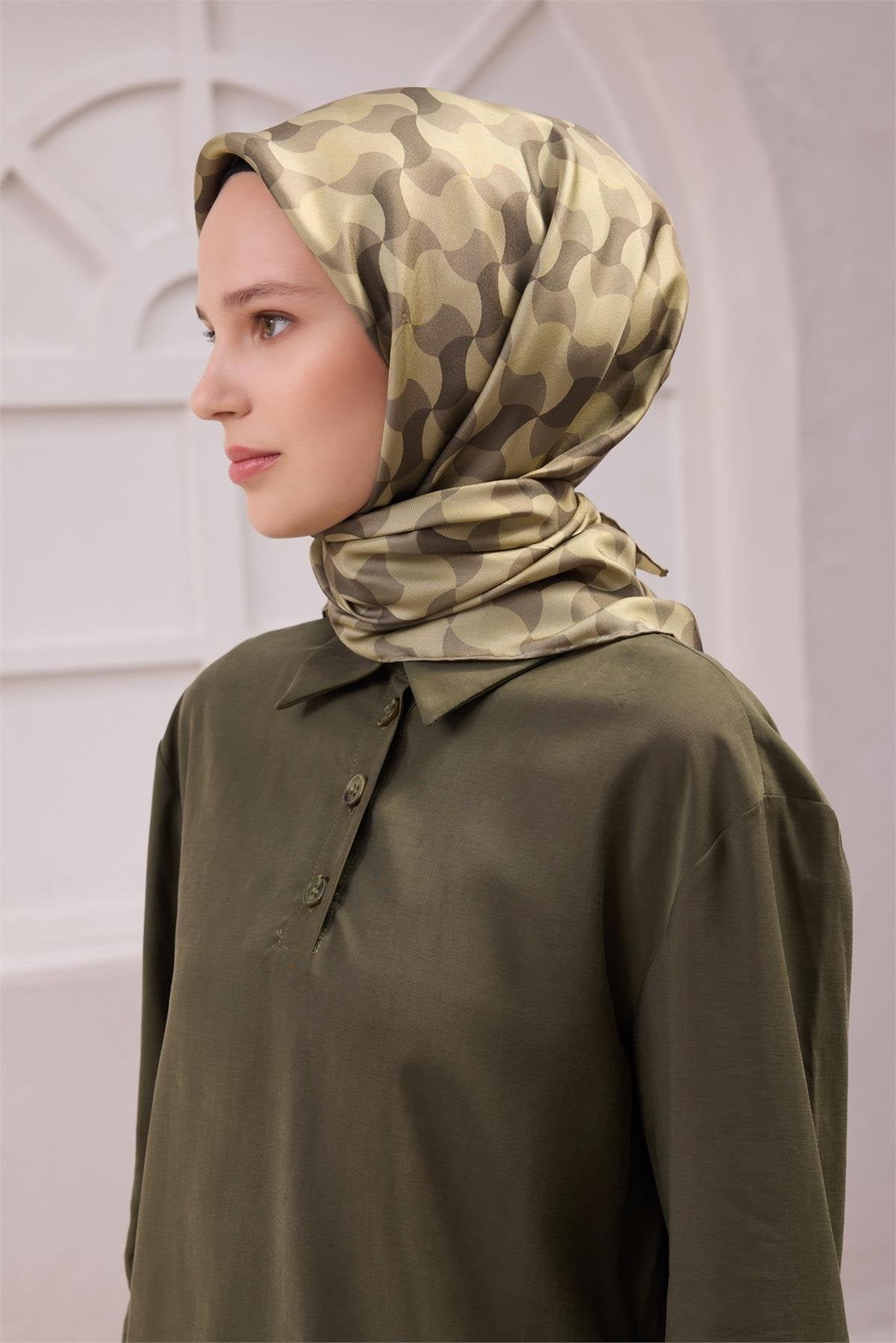 BELLİ GEOMETRİK DESEN İPEK EŞARP