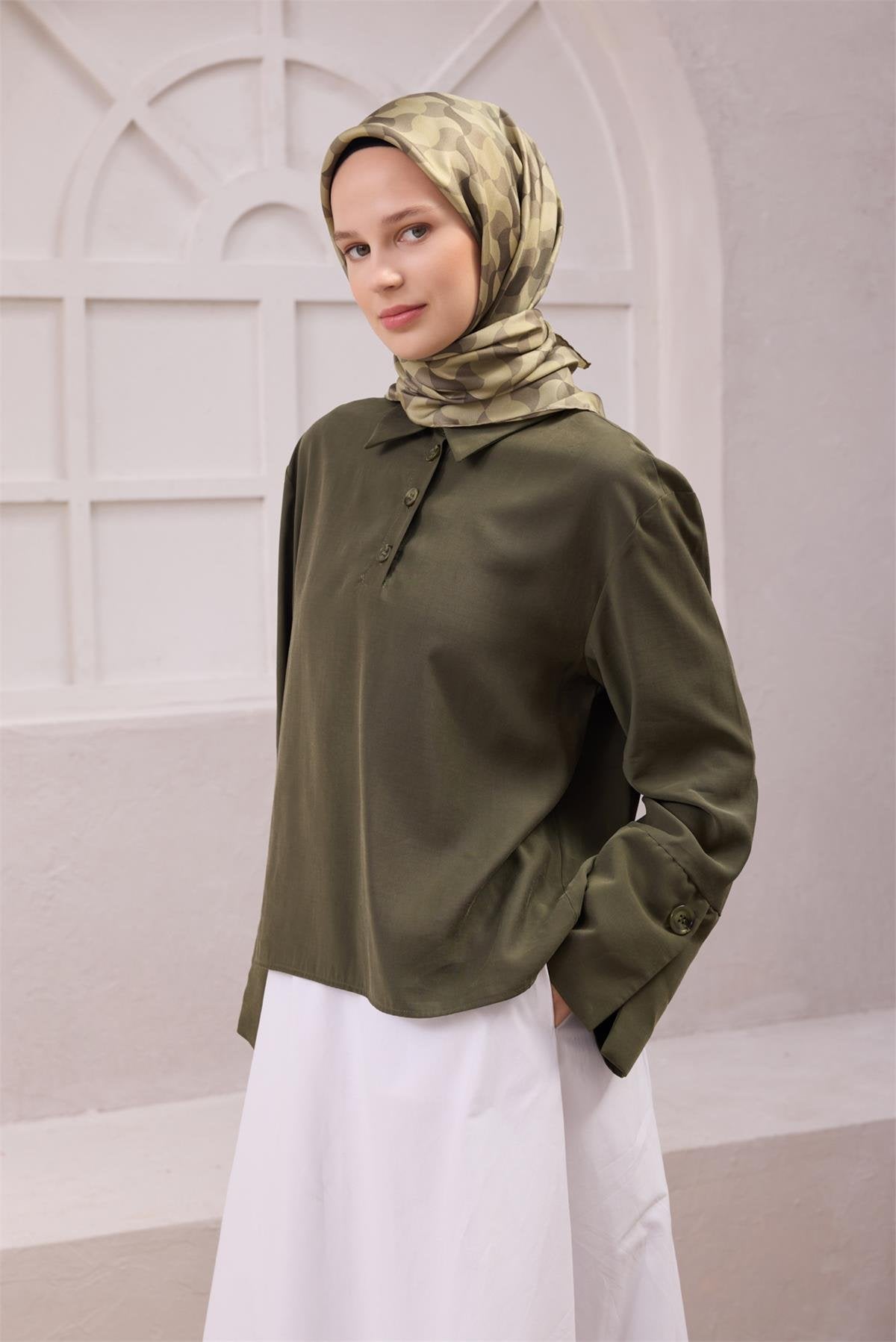 BELLİ GEOMETRİK DESEN İPEK EŞARP