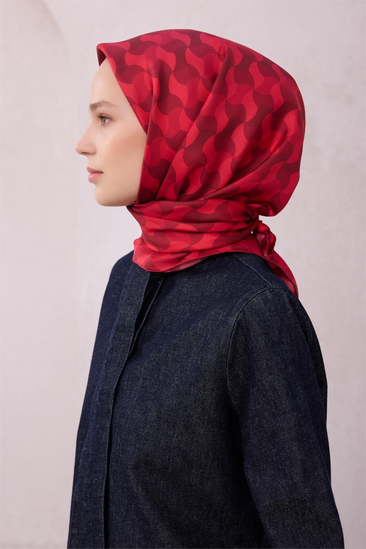 BELLİ GEOMETRİK DESEN İPEK EŞARP