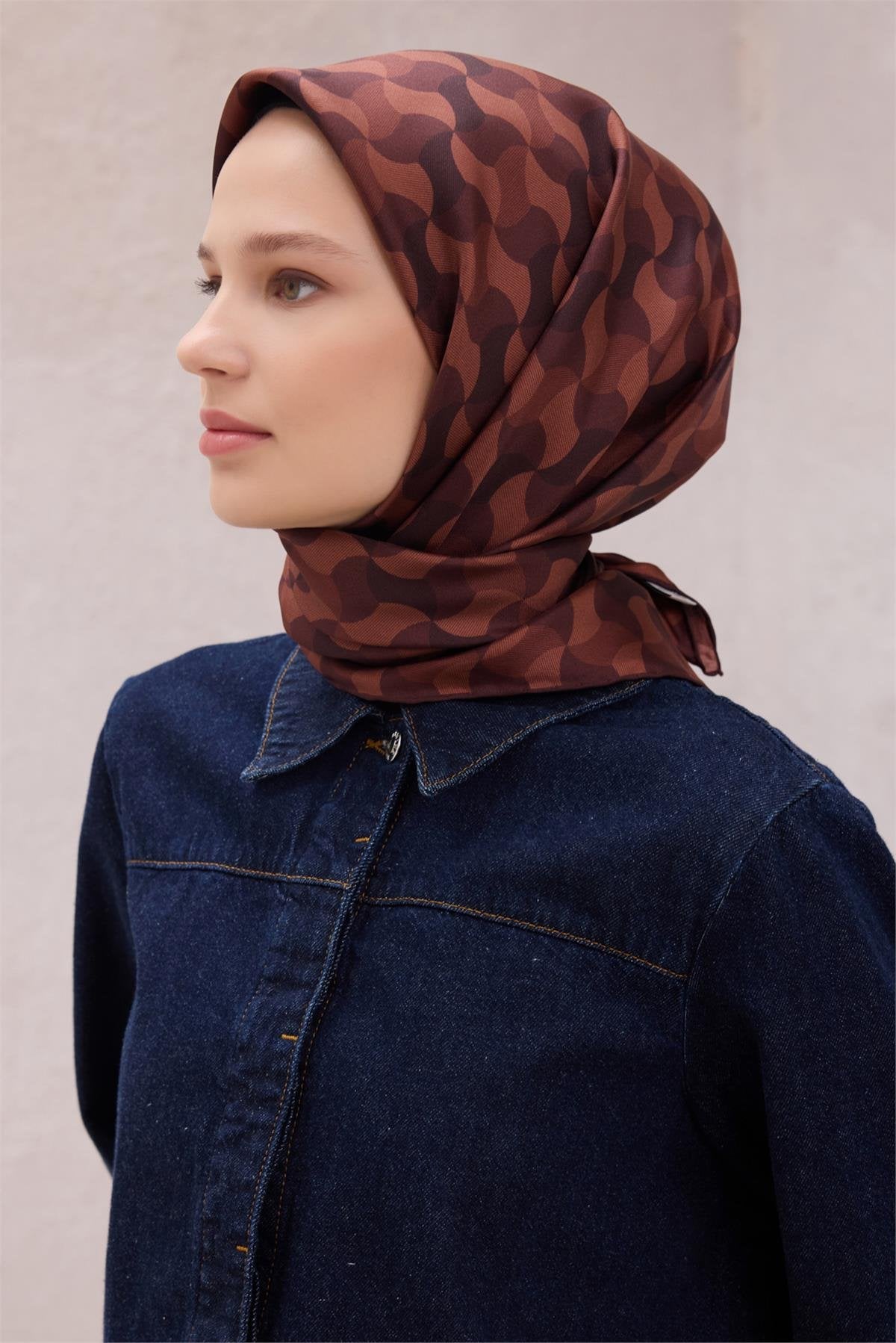 BELLİ GEOMETRİK DESEN İPEK EŞARP