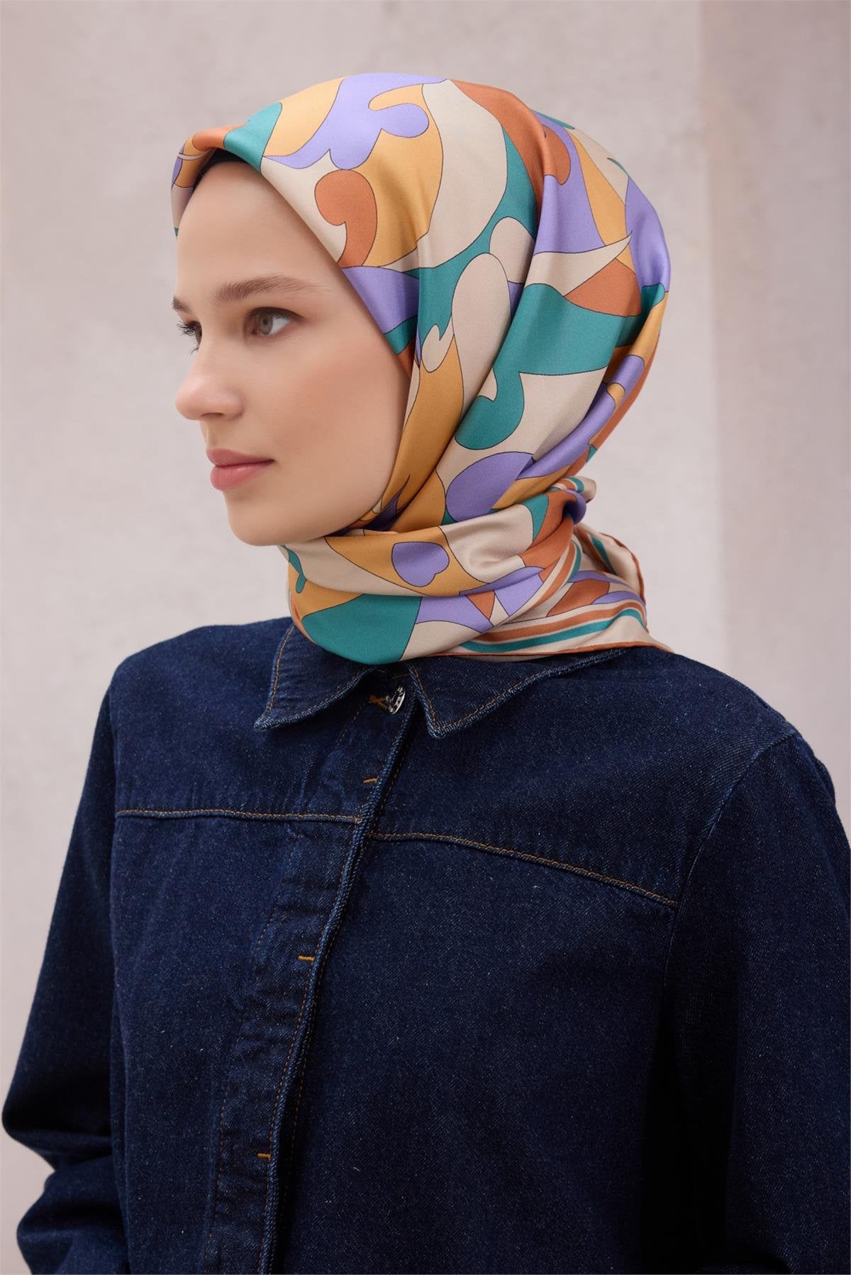 BELLİ GEOMETRİK DESEN İPEK EŞARP