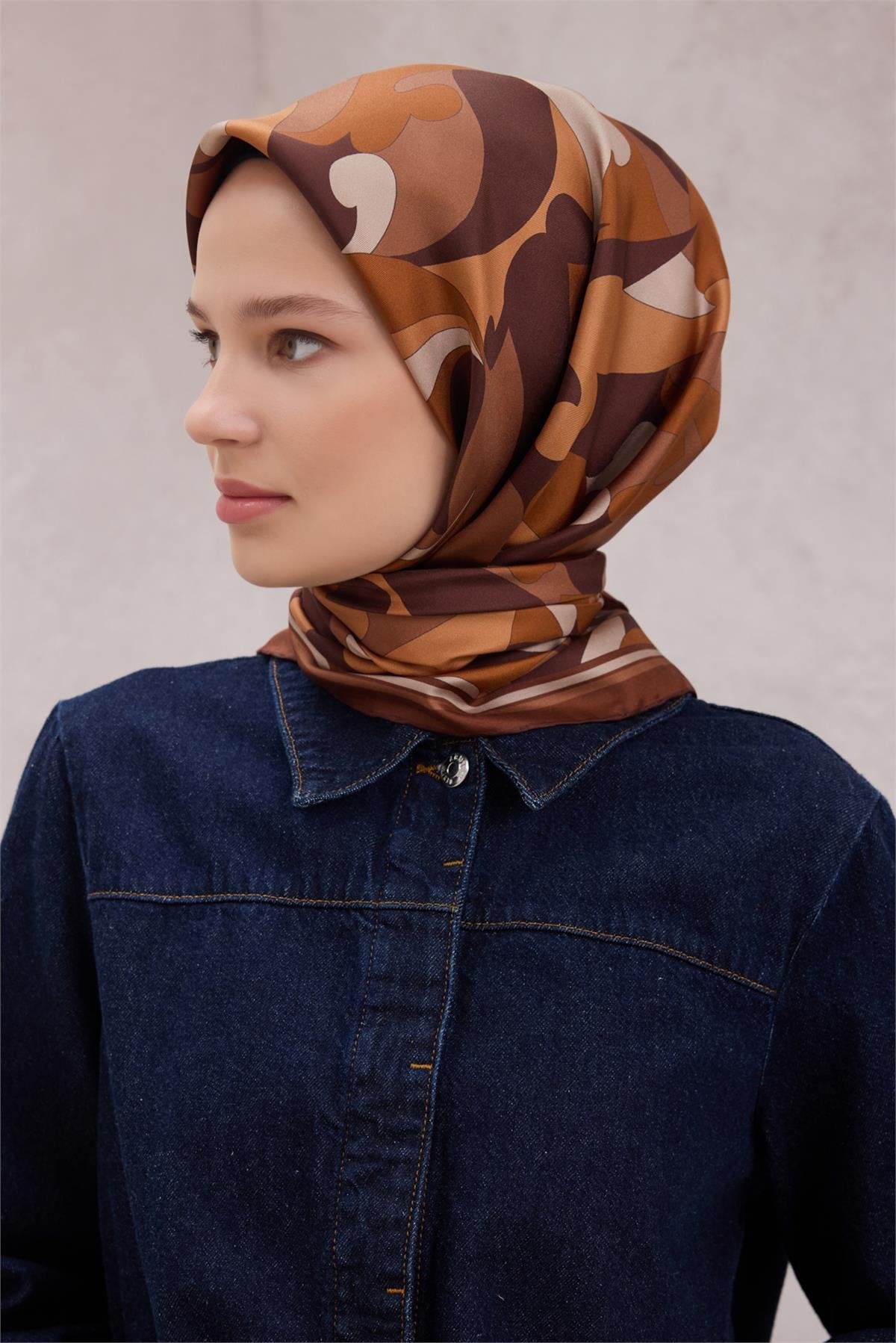 BELLİ GEOMETRİK DESEN İPEK EŞARP