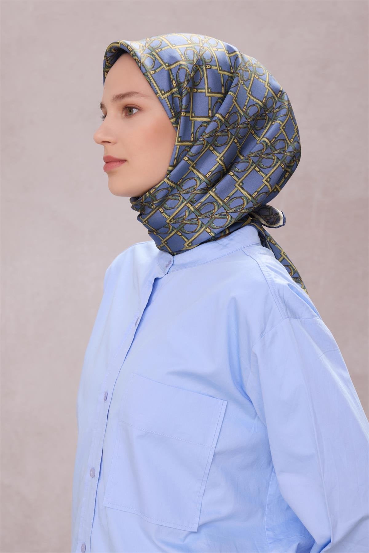 BELLİ GEOMETRİK DESEN İPEK EŞARP