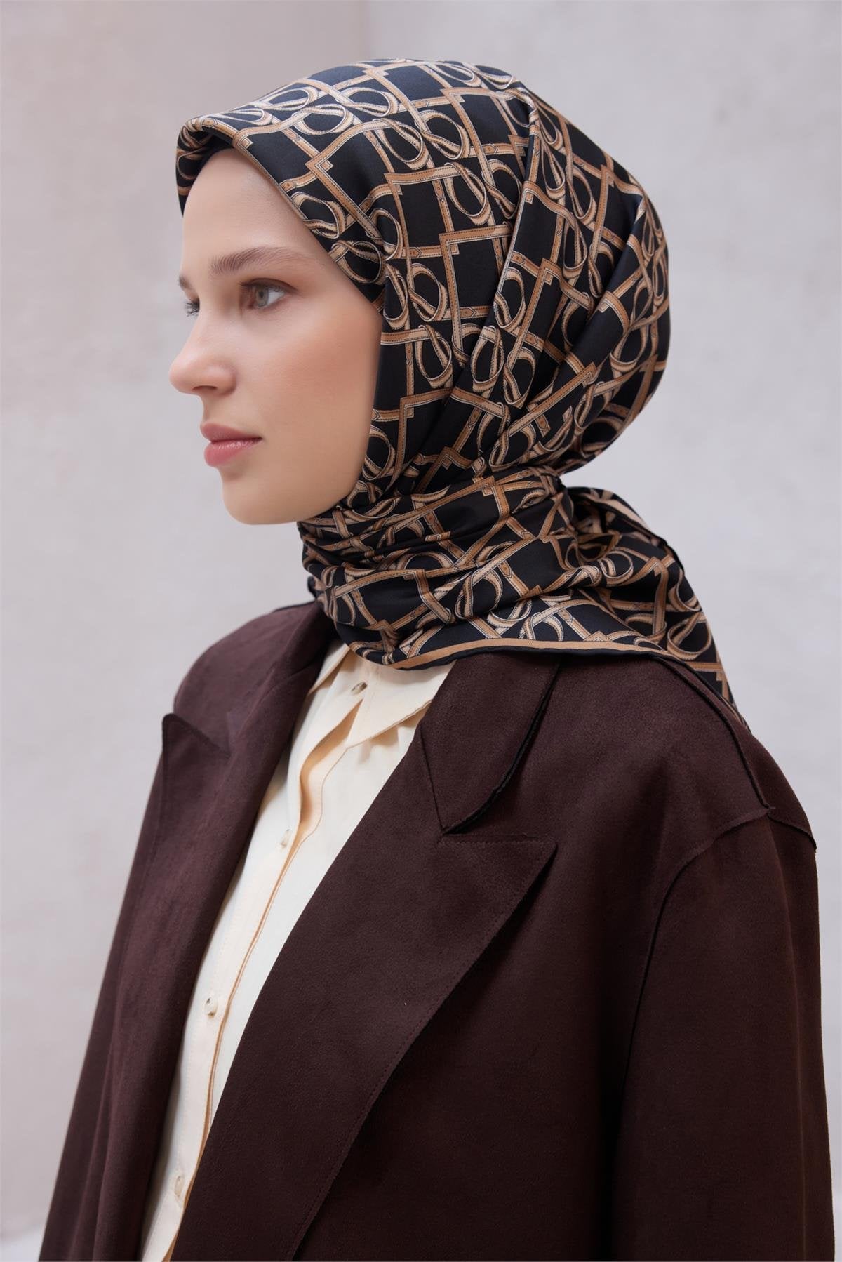 BELLİ GEOMETRİK DESEN İPEK EŞARP