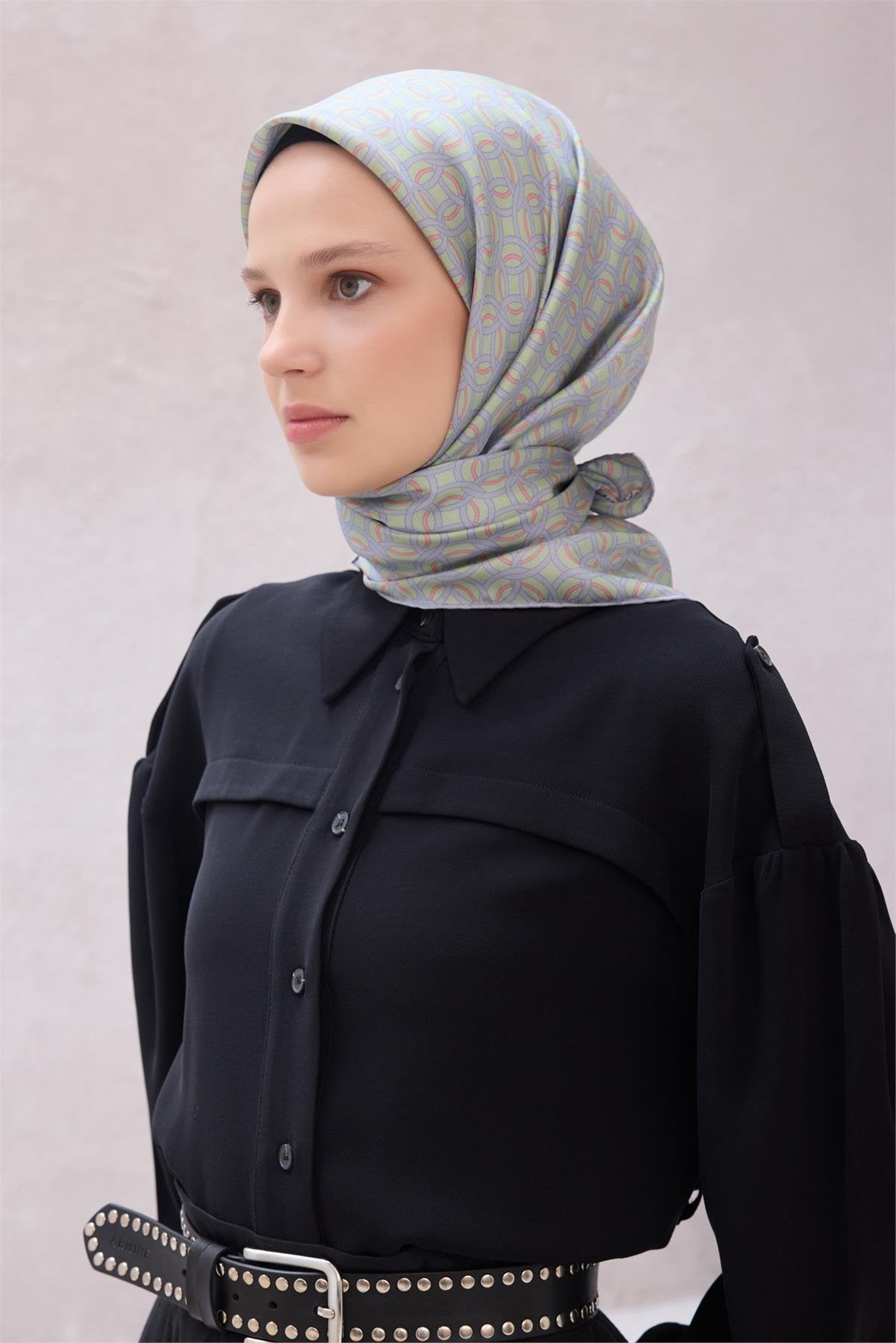 BELLİ GEOMETRİK DESEN İPEK EŞARP