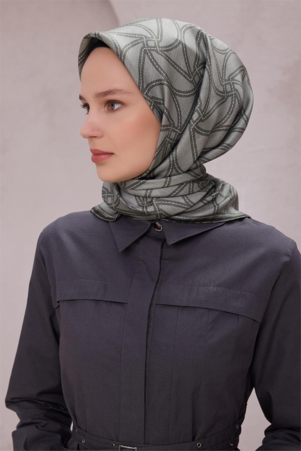 BELLİ GEOMETRİK DESEN İPEK EŞARP