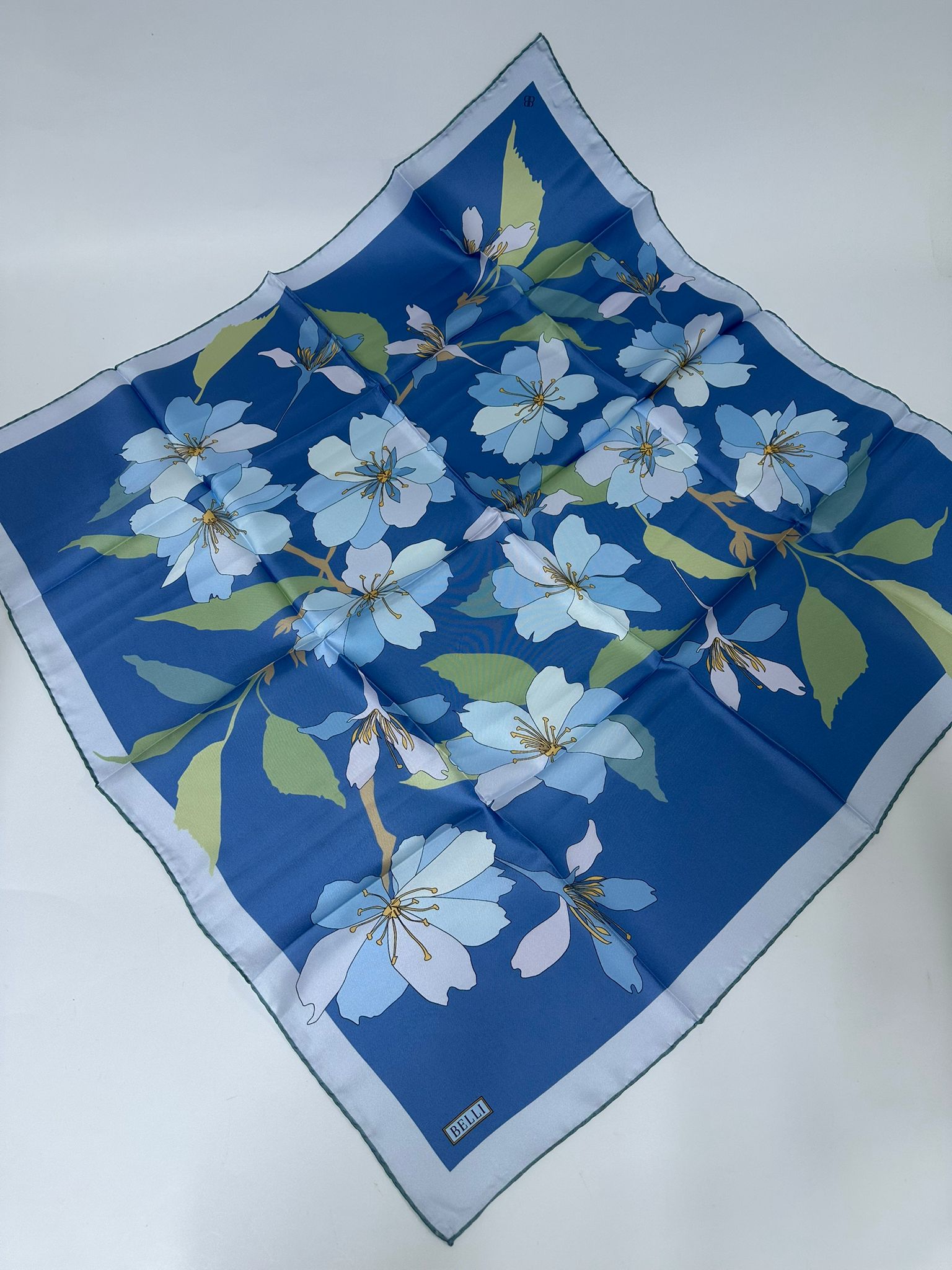 BELLİ ÇİÇEK DESEN İPEK EŞARP