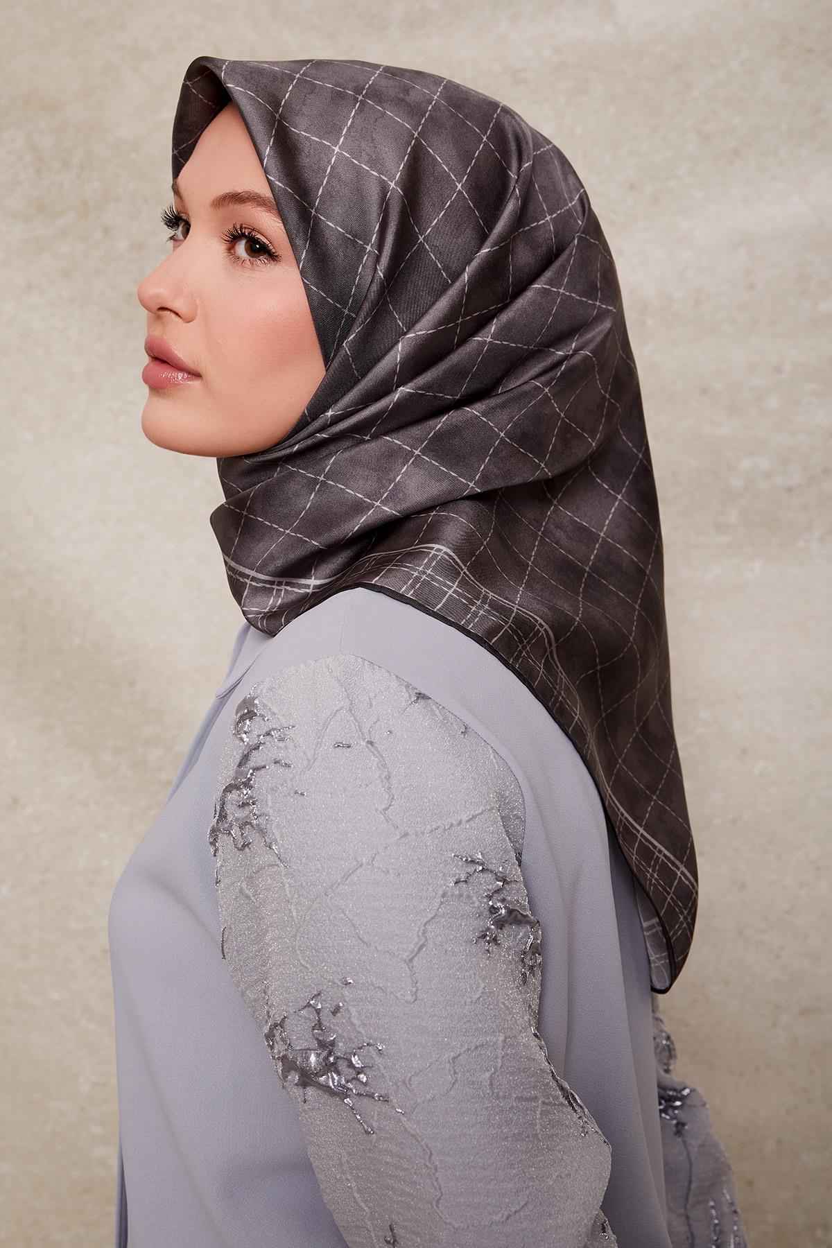 LEVİDOR KARE DESEN İPEK EŞARP