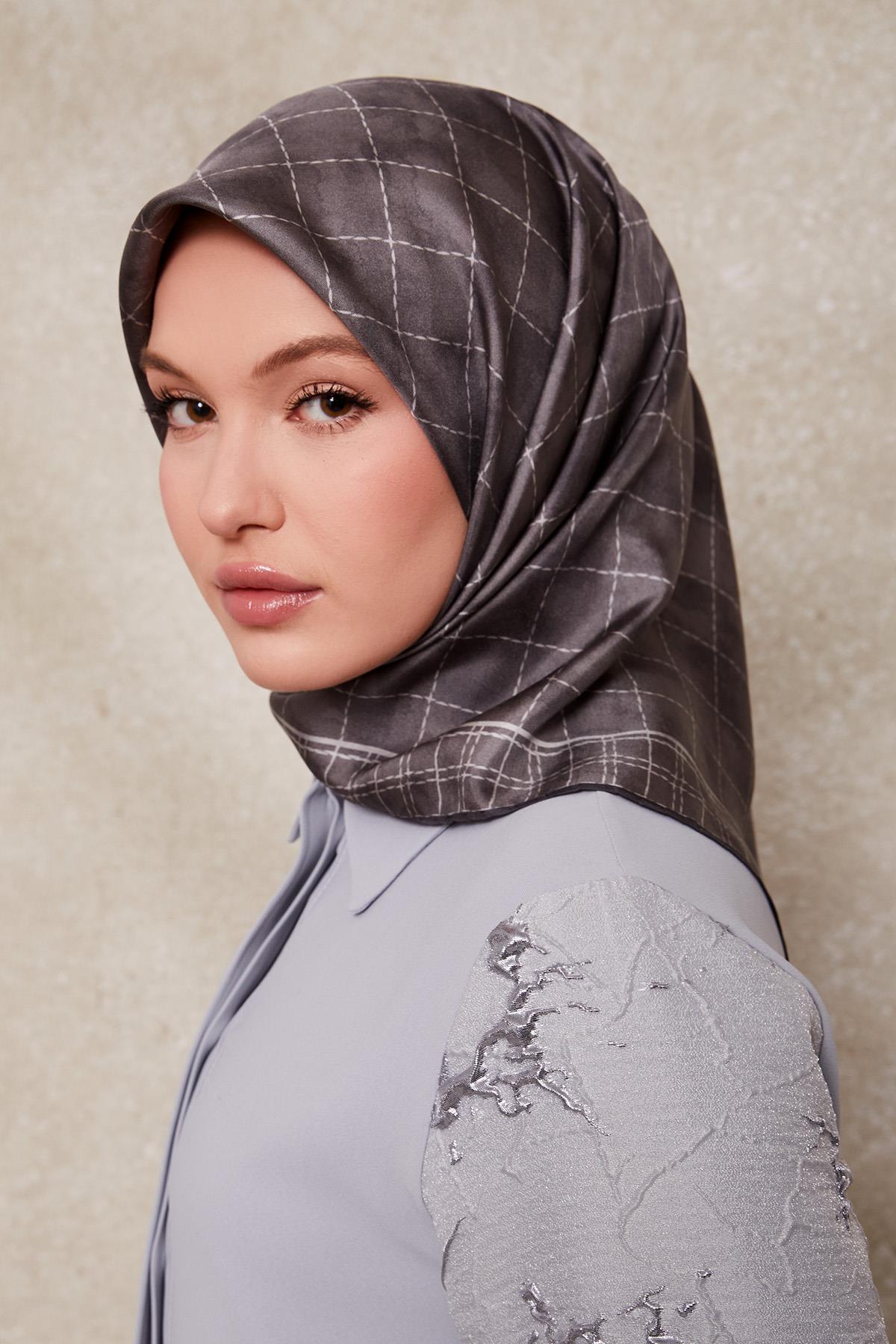 LEVİDOR KARE DESEN İPEK EŞARP