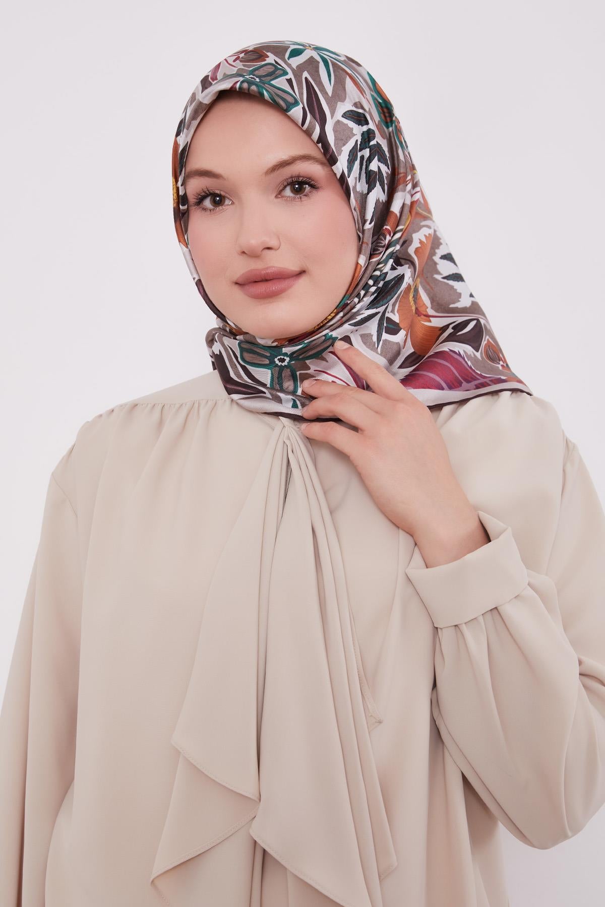 LEVİDOR PETUNYA DESEN İPEK EŞARP