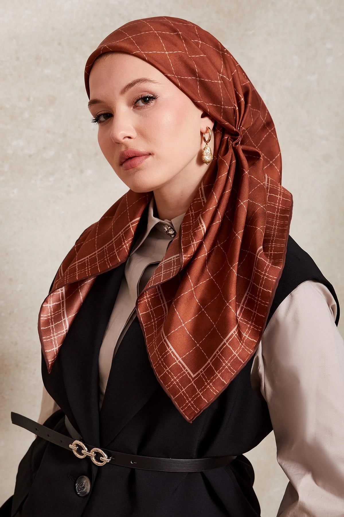 LEVİDOR KARE DESEN İPEK EŞARP