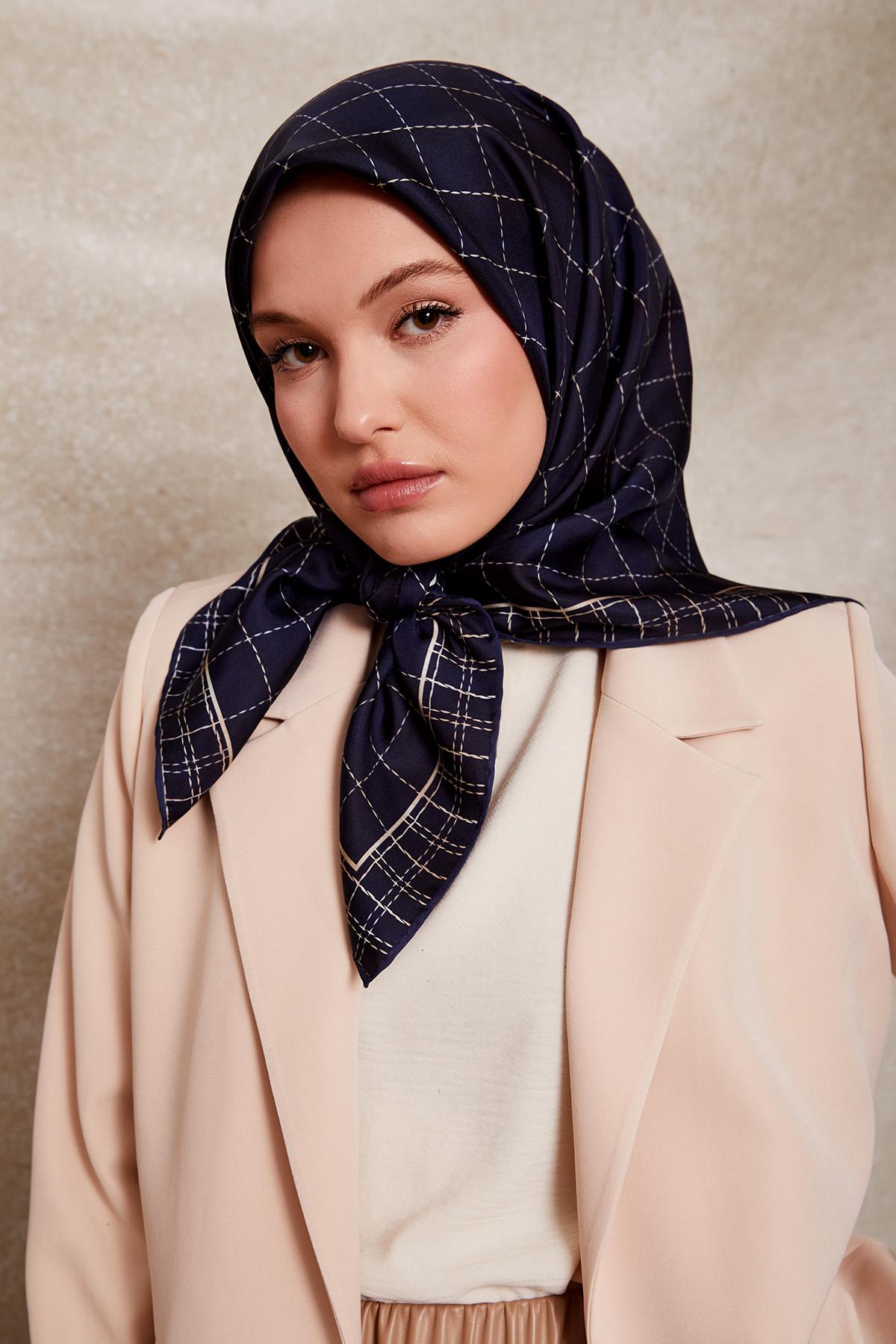 LEVİDOR KARE DESEN İPEK EŞARP