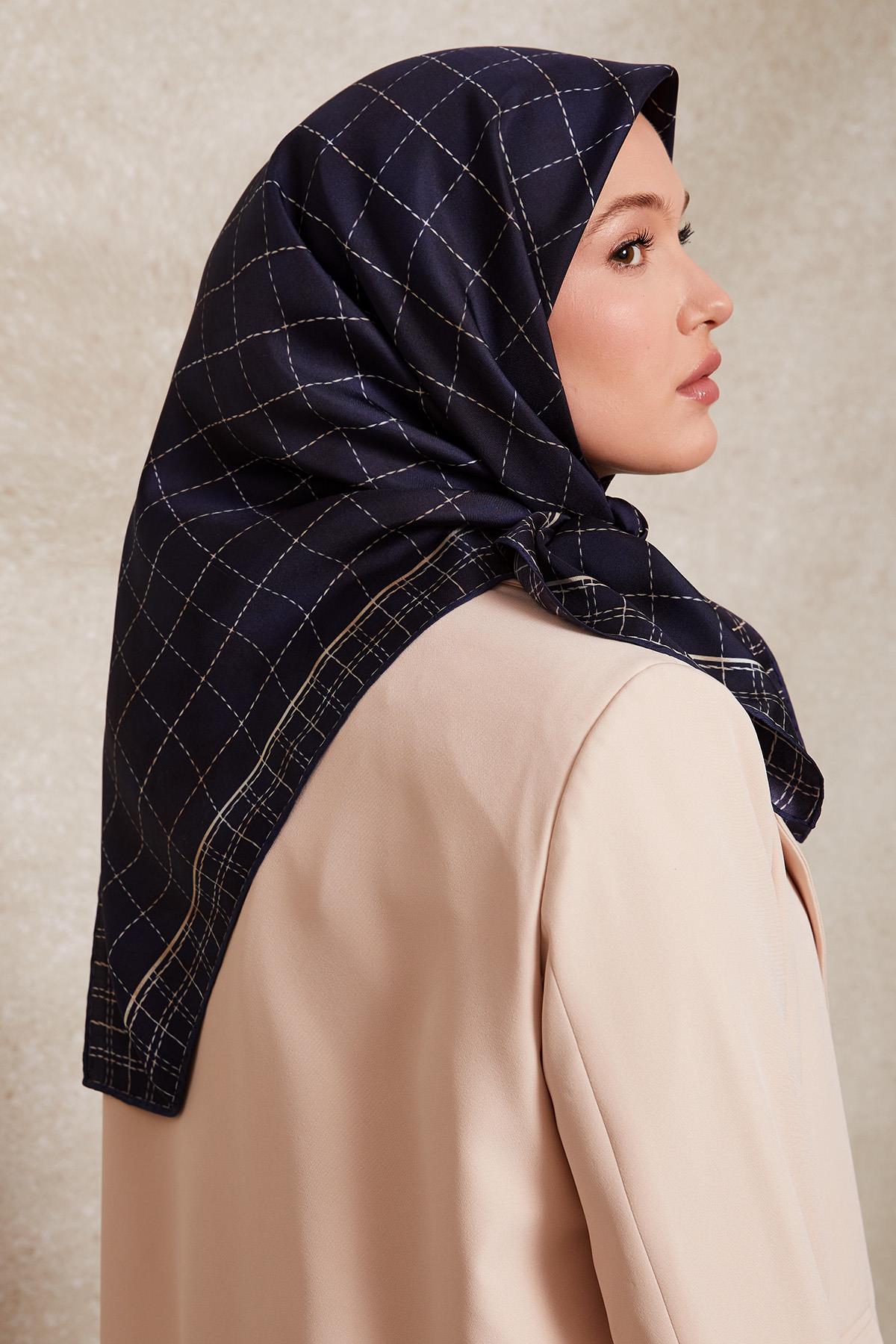 LEVİDOR KARE DESEN İPEK EŞARP