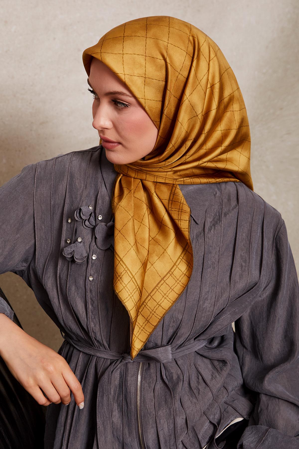 LEVİDOR KARE DESEN İPEK EŞARP