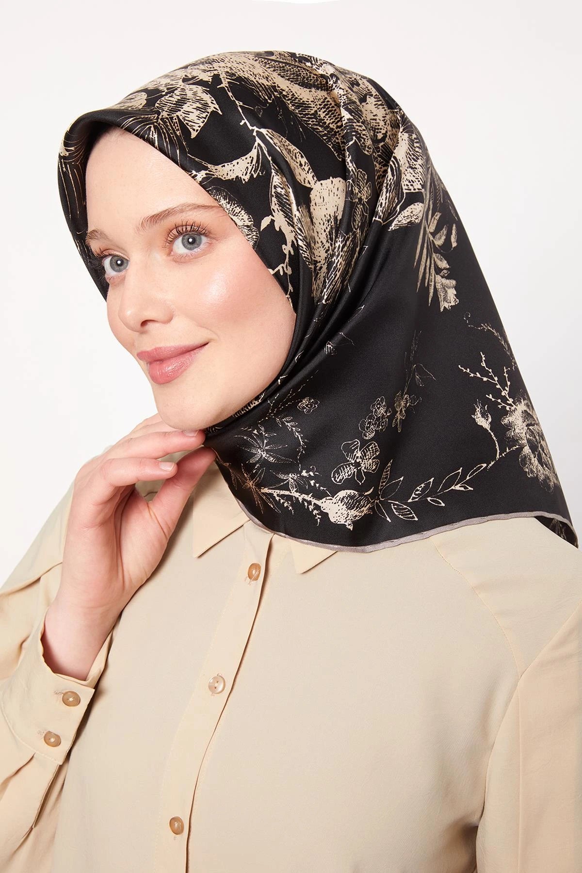 LEVİDOR SOYUT GÜL DESEN İPEK EŞARP