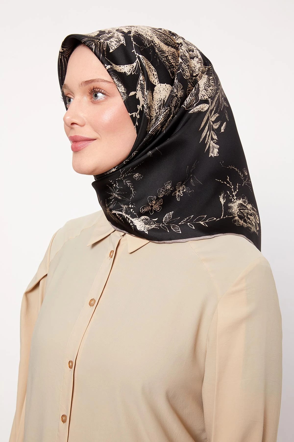 LEVİDOR SOYUT GÜL DESEN İPEK EŞARP