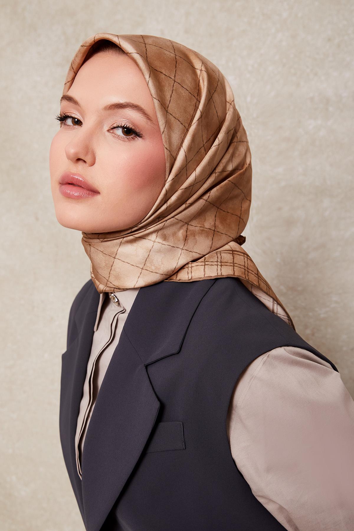 LEVİDOR KARE DESEN İPEK EŞARP