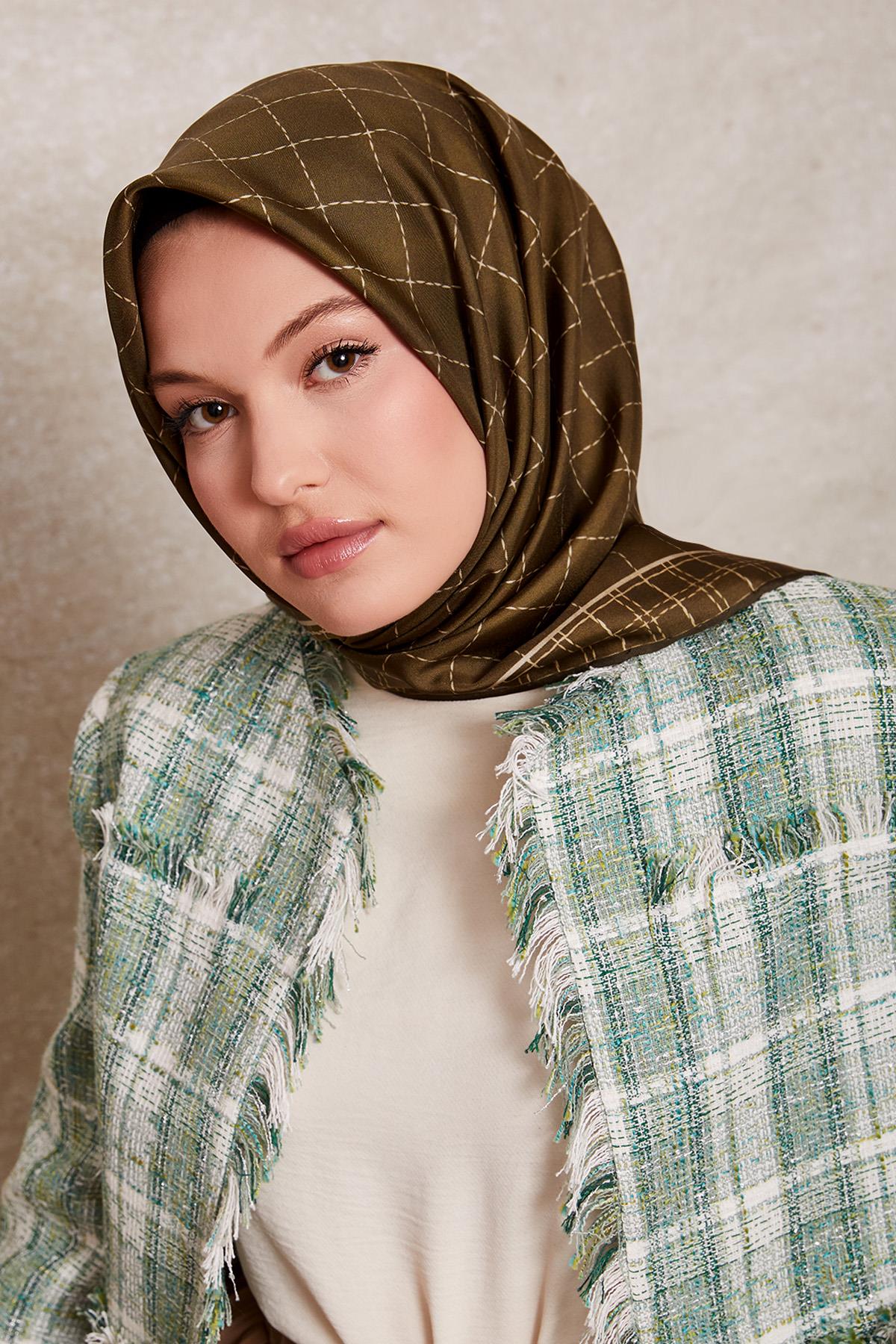 LEVİDOR KARE DESEN İPEK EŞARP